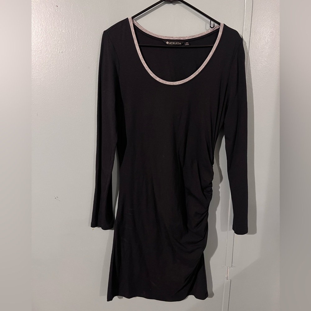 nice sports dress. Athleta brand. Navy blue color, size M